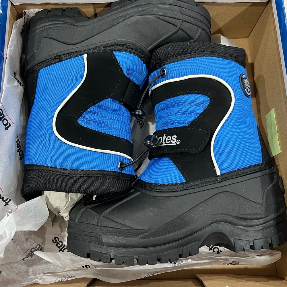 Worn only once! Size 13 toddler Totes Kids Winter Boots.